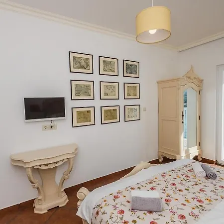 Vila Dalmacija *